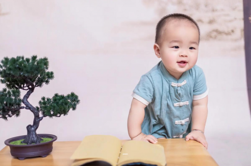 枣阳六个月宝宝摇头正常吗